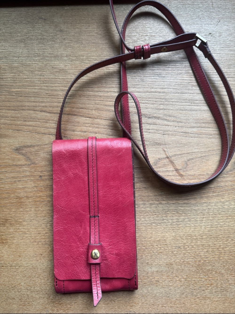 Hobo Women's Red Leather Crossbody Phone Wallet